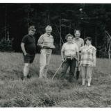 Z výletu na Holý vrch / Průklesy: Meshaba, Miroslav Zikmund, Zdena Vilímková, ??? , Madla Vaculíková. Foto Ludvík Vaculík, fotka z archivu Zdeňka Vilímka.